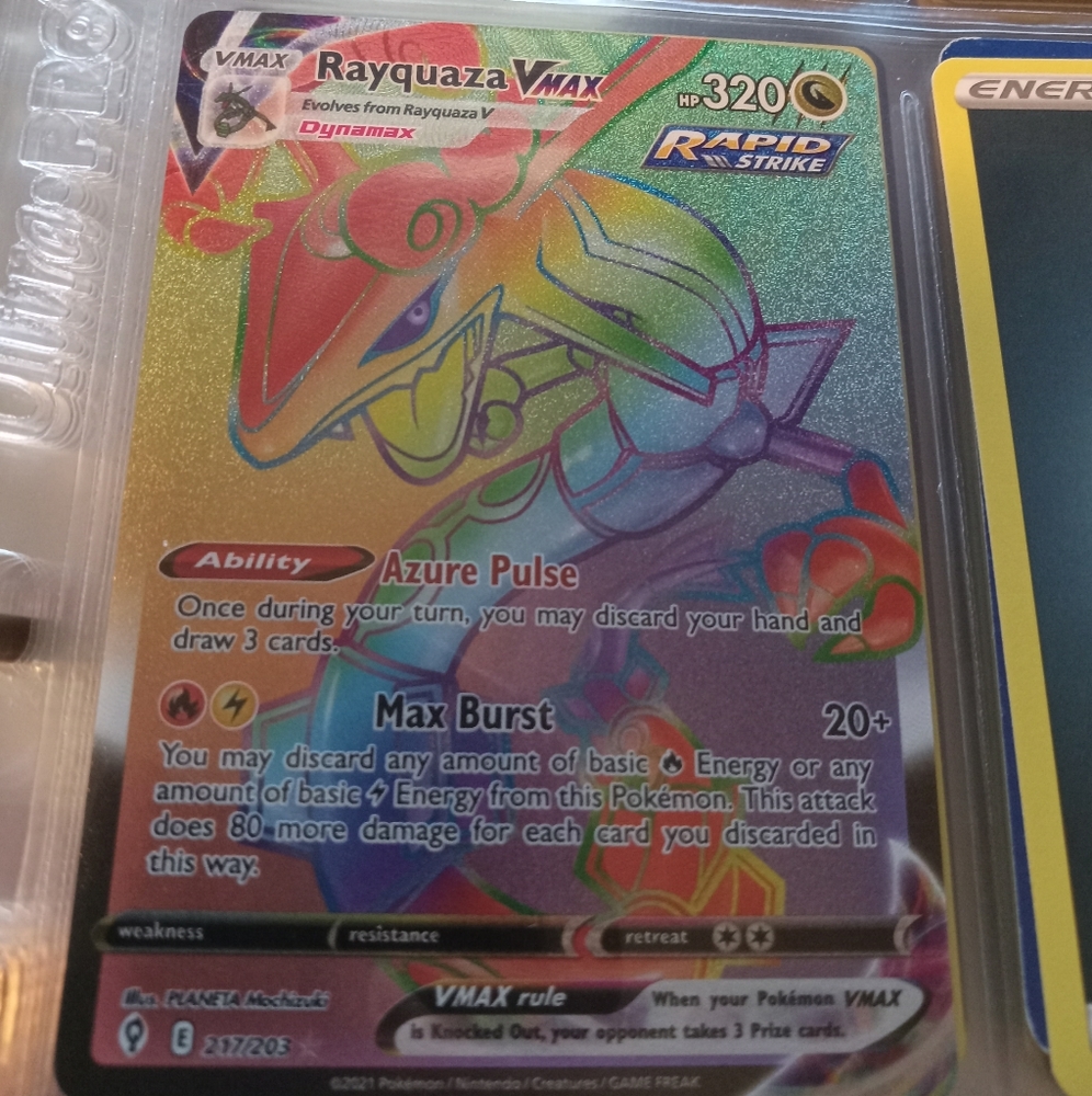 Pokémon TCG Rayquaza VMAX Evolving Skies 217/203 Holo Secret Rare